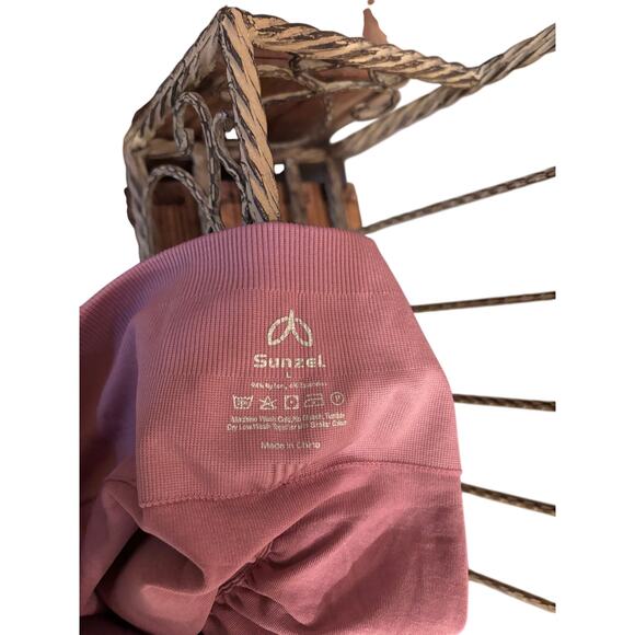 Ladies Size Large SUNZEL Seamless Butt Lifting Scrunch Mauve Tummy Ctrl Leggings - Picture 3 of 6